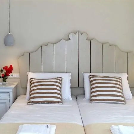Naxos Oceamo Pensión 4*