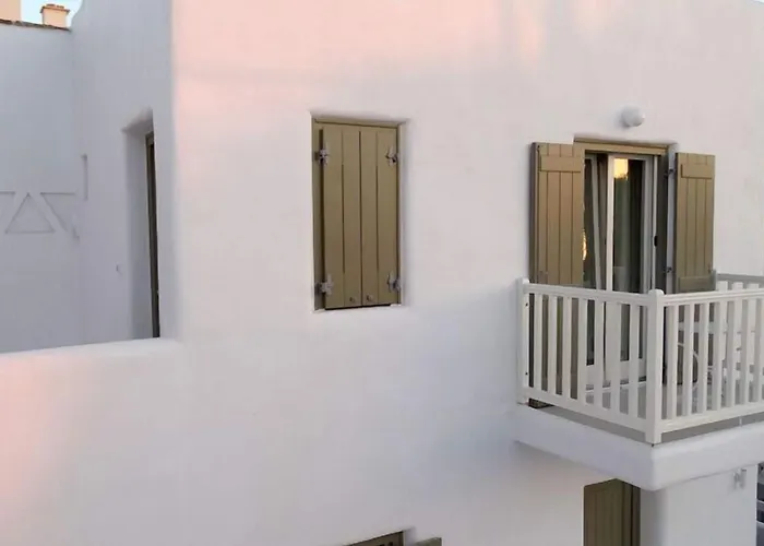 Naxos Oceamo בית הארחה 4*